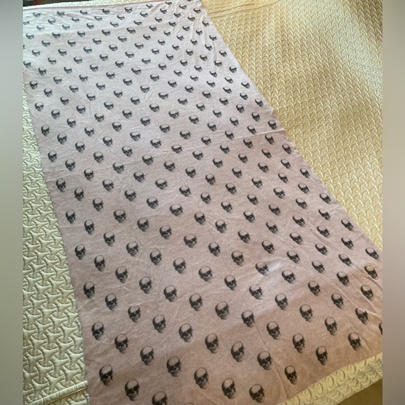 NWT Skull Cashmere Pink/Lavender Large Rectangle Skull Scarf - Picture 12 of 14
